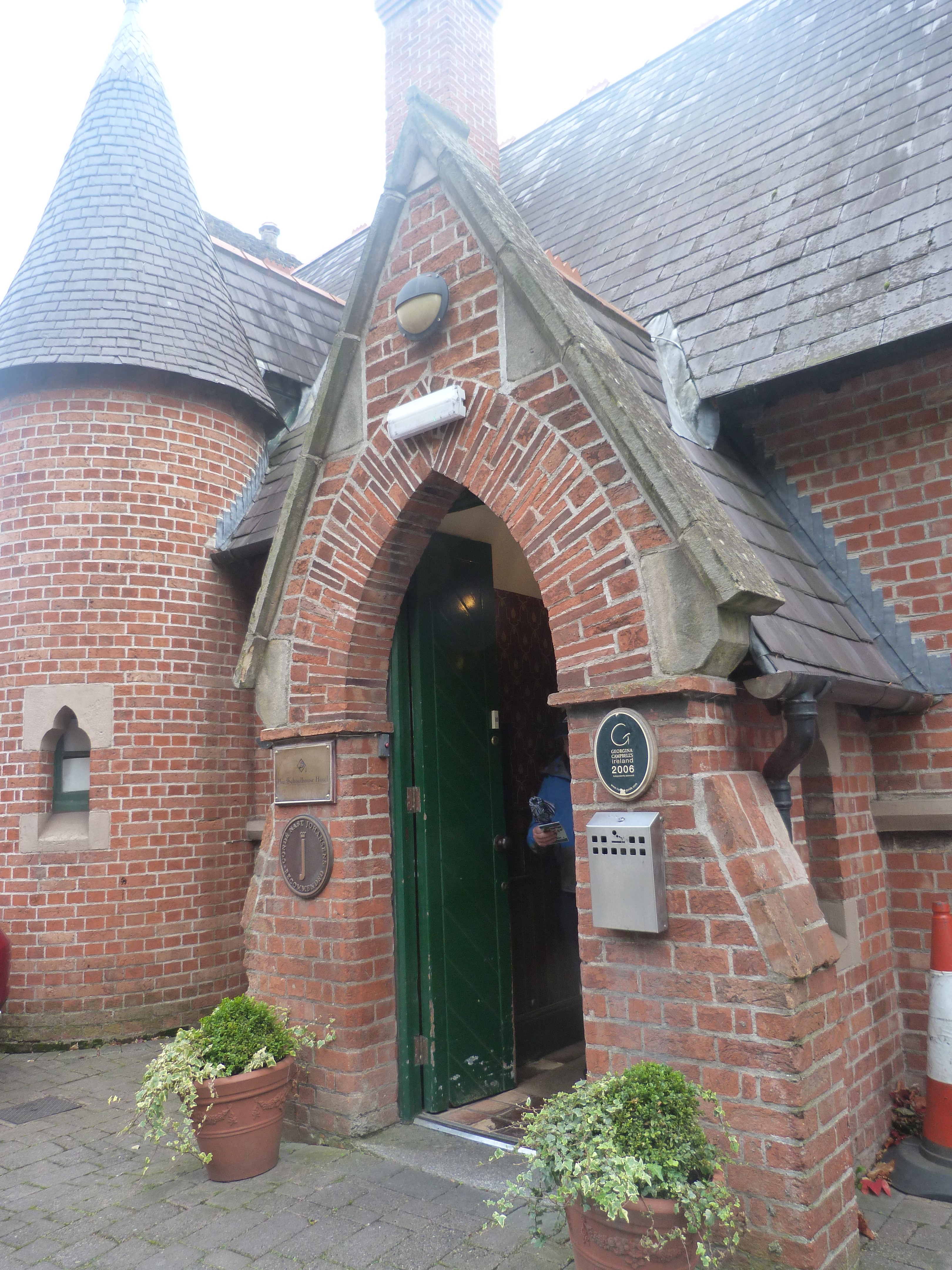 Schoolhouse Hotel Entrance